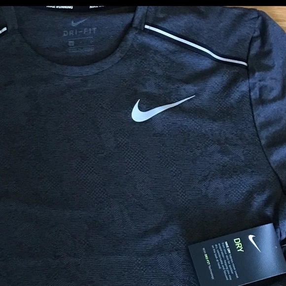 NWT Nike men running shirt DRI-FIT technology - Picture 2 of 8